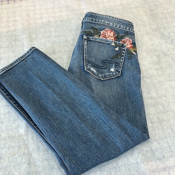 Silver Jeans Denim - Silver Mazy slim embroidered Crop Jeans 28 x 25. Mid-rise